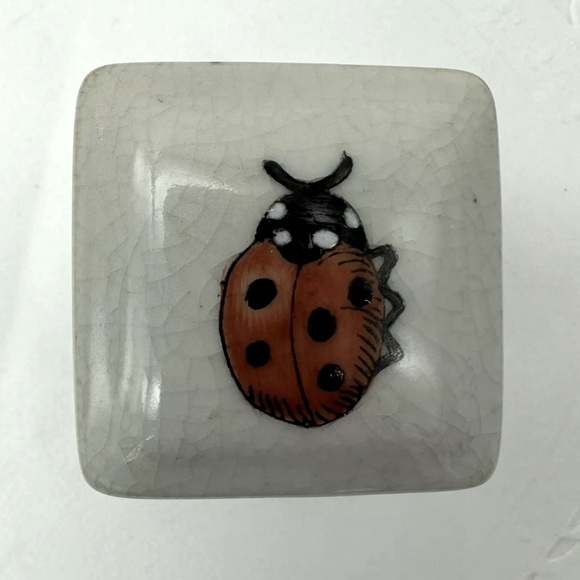 NWT ⚜️🐞⚜️ Anthropologie Porcelain Ladybug Trinket Square Jewellery Box - Picture 6 of 8